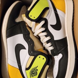 Nike Air Jordan 1 Retro high OG Volt
